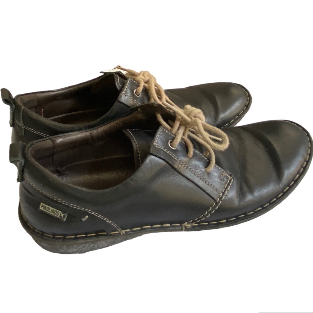 Black pikolinos shoes